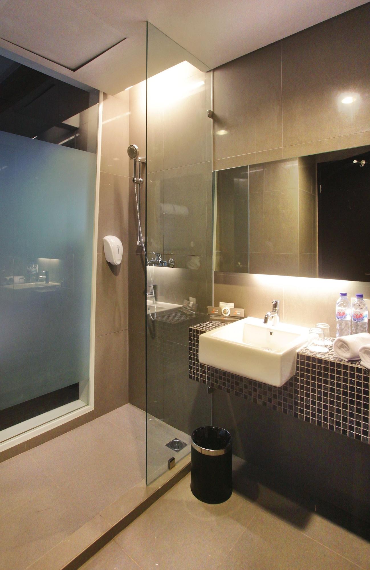 Cabin Hotel Jakarta Exterior photo